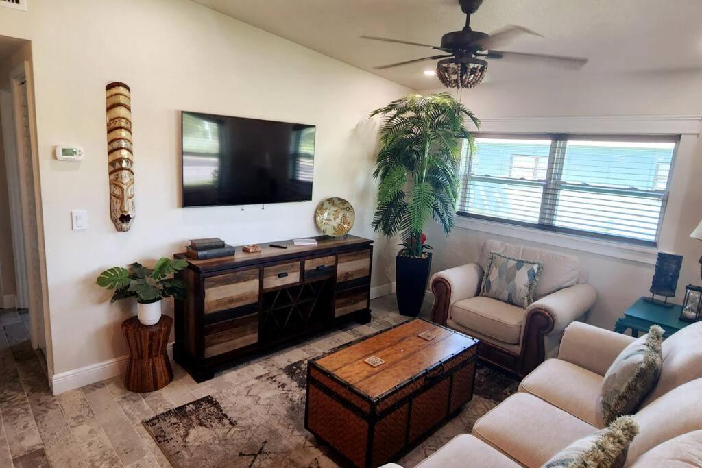 Bali Bungalow - Downtown Cocoa Beach Kültér fotó